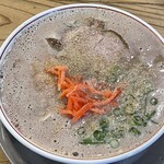 博多だるま - スリ胡麻、紅生姜たっぷりかけます