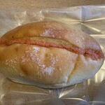 パン工場 - 料理写真:お米明太パン１８３円。  お米パンに明太フィリングを挟んであります。