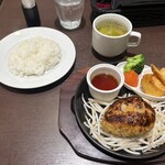 ぎゅう丸 - 料理写真:暫く待つと注文した手仕事ハンバーグのランチ1250円の出来上がりです。