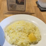 イエローカンパニー - ライスに添えてあるレモンの使い方説明