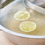 爽やかな酸味と鶏の旨み【塩レモンだし】