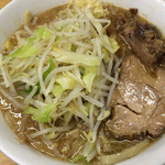 ラーメン二郎 - ラーメン 700円　麺半分・ヤサイ少なめ・ニンニク・カラメ