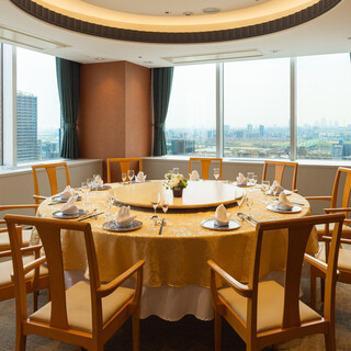 ご家族のお祝い事やご接待向けの個室も充実