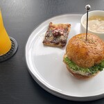 MÖBIUS BURGER - 