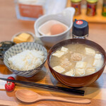 みそ汁や まり福 - 料理写真:かつお 具なし 麦味噌 豆腐 鶏つみれ ごはん小 小鉢(２つ)☆