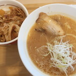 すき家 - 料理写真:すき家の味噌ラーメン 牛丼セット
