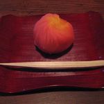 竹情荘 - 山茶花の和菓子のアップ(2013.01)