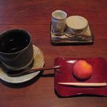 竹情荘 - 珈琲と山茶花の和菓子(2013.01)