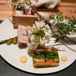 Ginza Ooishi - Oshima Cherry Blossom – Assorted Appetizers  
                      Terrine of 8 types of vegetables with French dressing  
                      Daisen Jidori Galantine with Asakura Bamboo Shoots  
                      Steamed Abalone with Liver Sauce  
                      White Clam