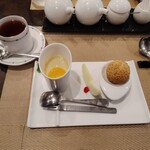 Chinese Restaurant Season - 紅茶とデザート（杏仁豆腐、りんご、胡麻団子）