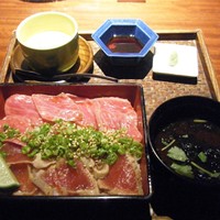 いせもん本店 - 「松阪牛レアステーキ＆まぐろ炙り」の、お重