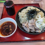 ８番らーめん - 料理写真:香辣油で食す肉ざるらーめん・2玉