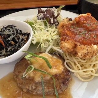 コーヒーと食事 TRAD_1