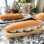 ピーターパンジュニア - 料理写真:こし餡ホイップのダブルコッぺ(280円)