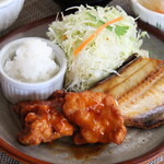菜々家 - 【期間限定】鶏の黒酢あん×ほっけ焼