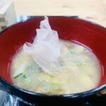 ニュー焼津 - 味噌汁に追い鰹節で味変を試みましたが、既に完成しており味変出来ず...