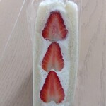 めっちゃバナナ - 料理写真:季節限定販売　フルーツサンド　栃木産　いちご　600円