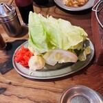 ホルモンまさる  - 生キャベツ