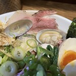 メヂカそば 吟魚 - ウマいけど、具が多すぎ！