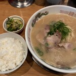 冨ちゃんラーメン - 料理写真: