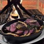 マーサーブランチ - 牛ステーキの2種盛り合わせ