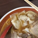 上海総本店 - 「ワンタンチャウシュウメン」（1,150圓）のワンタン。