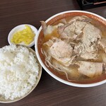 上海総本店 - 「ワンタンチャウシュウメン」（1,150圓）
「めし小」（120圓）。
