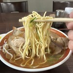 上海総本店 - 「ワンタンチャウシュウメン」（1,150圓）の麺アップ。