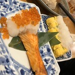炉端とおでん 呼炉凪来 - 焼き鮭イクラおろし掛け