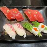 にぎり長次郎 - 料理写真:赤身づけ・タイ・ふぐ（芽ネギ）