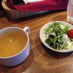 Nikubarudakara - ランチのサラダとスープ