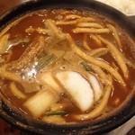 山本屋総本家 - 玉子はうどんの下に隠れています