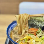 麺や兼虎 - 先ずは軽めにつけ汁漬けて麺食べるとめっちゃ濃厚で仰反るww