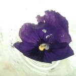 ル・トリスケル - デザートの底には綺麗な食用花が