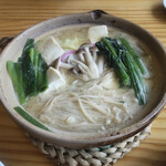 ドライブイン湯田 - グツグツと煮立っている肉なべ