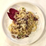 チーロ - ・ラディッキオとゴルゴンゾーラチーズ、生ハムのパスタ 1,850円/税込