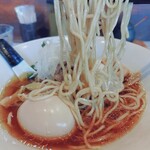 つくばらーめん 鬼者語 - 鶏と水（味玉）　リフト