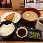 やえす初藤 - 日替わり定食　豚汁とアジフライ