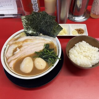 家系ラーメン 王道家直伝 との丸家_1
