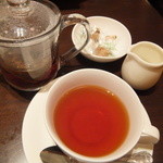 グリルキャピタル東洋亭 - 紅茶はポットで