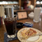 353370985 - アイスコーヒー850円
                        今日のタルト350円