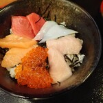 まぐろユッケ丼と定食 三崎屋 - 料理写真:彩り海鮮丼