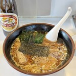手もみらあめん十八番 - 料理写真:ポークラーメン¥1030、瓶ビール（中）¥750