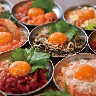 生もの好きにはたまらない！肉や魚などのユッケは全13種類♪