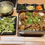 焼肉 白雲台 - 焼肉丼　¥1,100