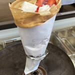 CREPE BON & ICE CREAM - クレープ生地は一枚一枚丁寧に焼き上げられており、もっちりとした食感が印象的。