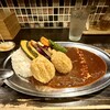カレー コンドル - コロッケと素揚げ野菜をトッピングした。