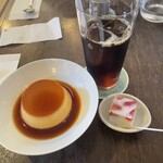 カナカナ - 焼きプリン　　カナカナごはんのセットのドリンクとスイーツ