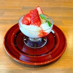 cafe しずく - 苺の杏仁豆腐