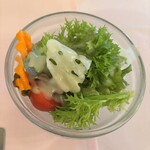 グリル・ストーク - 可愛くカットされた野菜サラダ